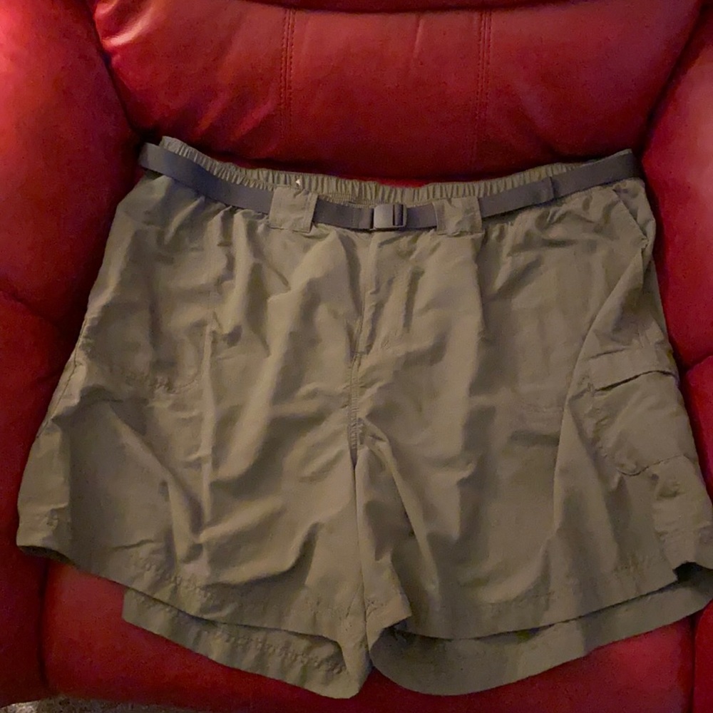 3 for $30 SALE Columbia Women’s Plus 3X Tech Shorts olive Green